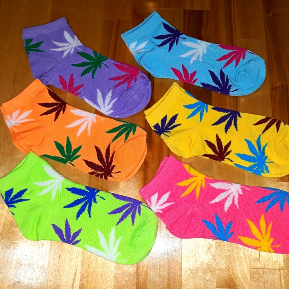 Accessories - 6 Pairs Cannabis Ladies Socks